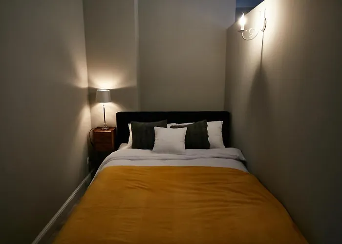 Zolty Apartament De Lux Dla 2 Osob Chorzow Katowice
