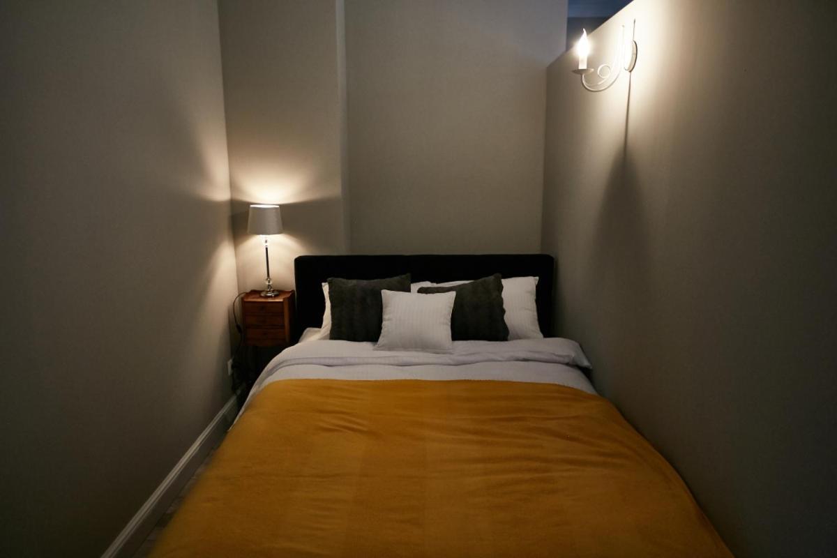 Apartment Zolty De Lux Dla 2 Osob Katowice *